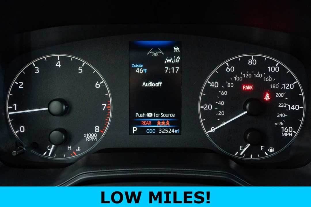 2023 Toyota Corolla Cross LE - Image 3