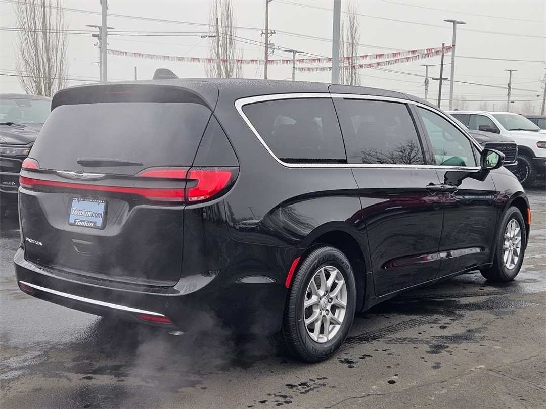 2026 Chrysler Pacifica Select - Image 6