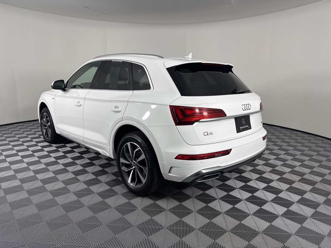 2022 Audi Q5 45 S line Premium - Image 5