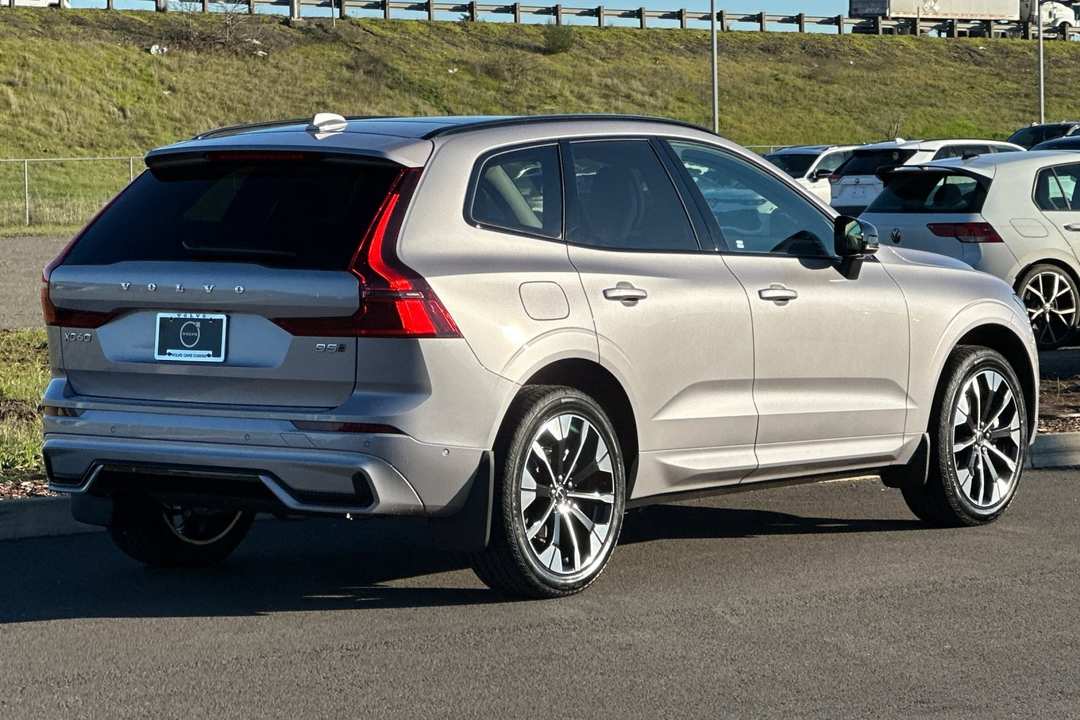 2026 Volvo Xc60 B5 Plus - Image 3