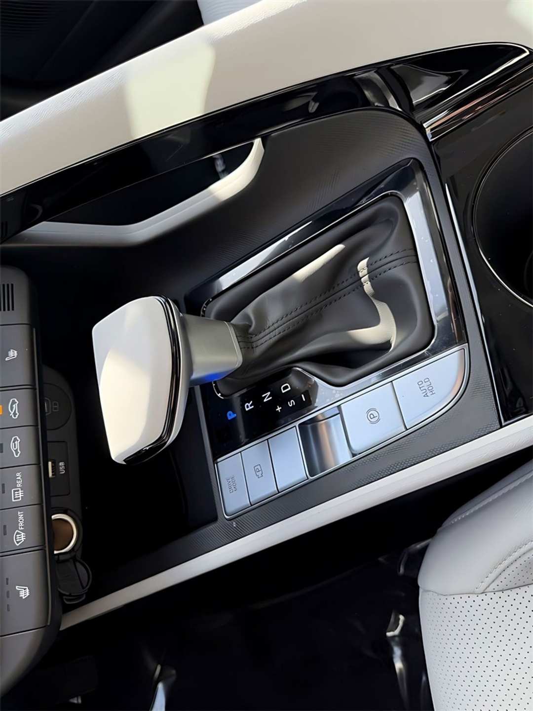 2026 Hyundai Elantra Limited - Image 24