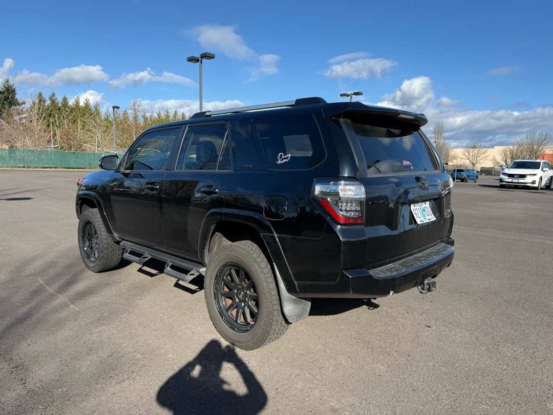 2020 Toyota 4Runner SR5 Premium - Image 5