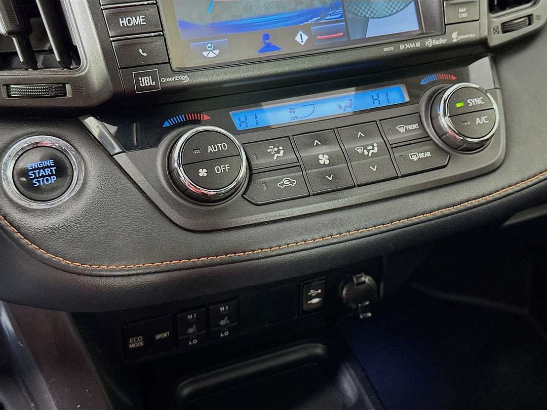 2016 Toyota Rav4 SE - Image 16