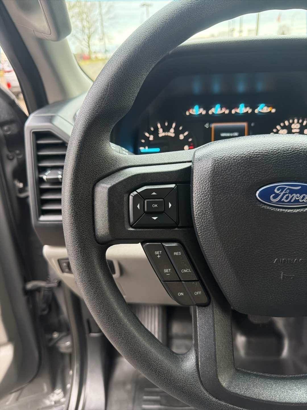 2020 Ford F-150 XL - Image 30