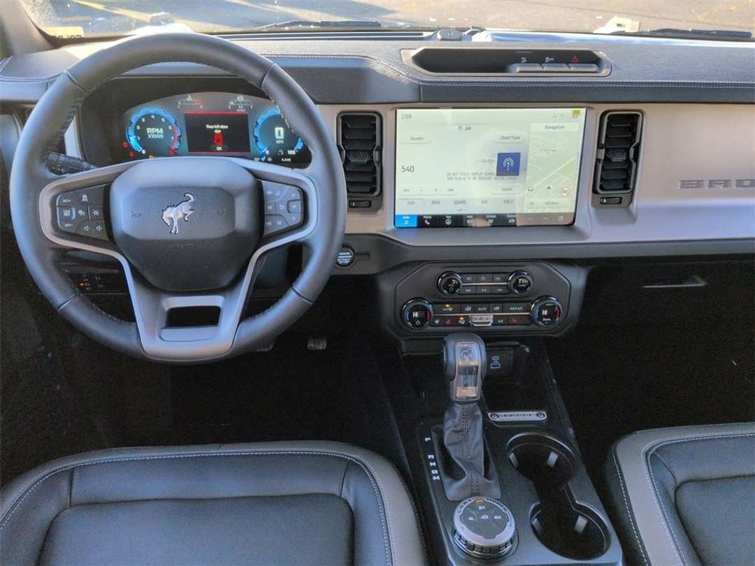 2025 Ford Bronco Outer Banks - Image 21