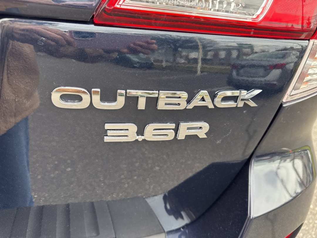 2014 Subaru Outback 3.6R - Image 11
