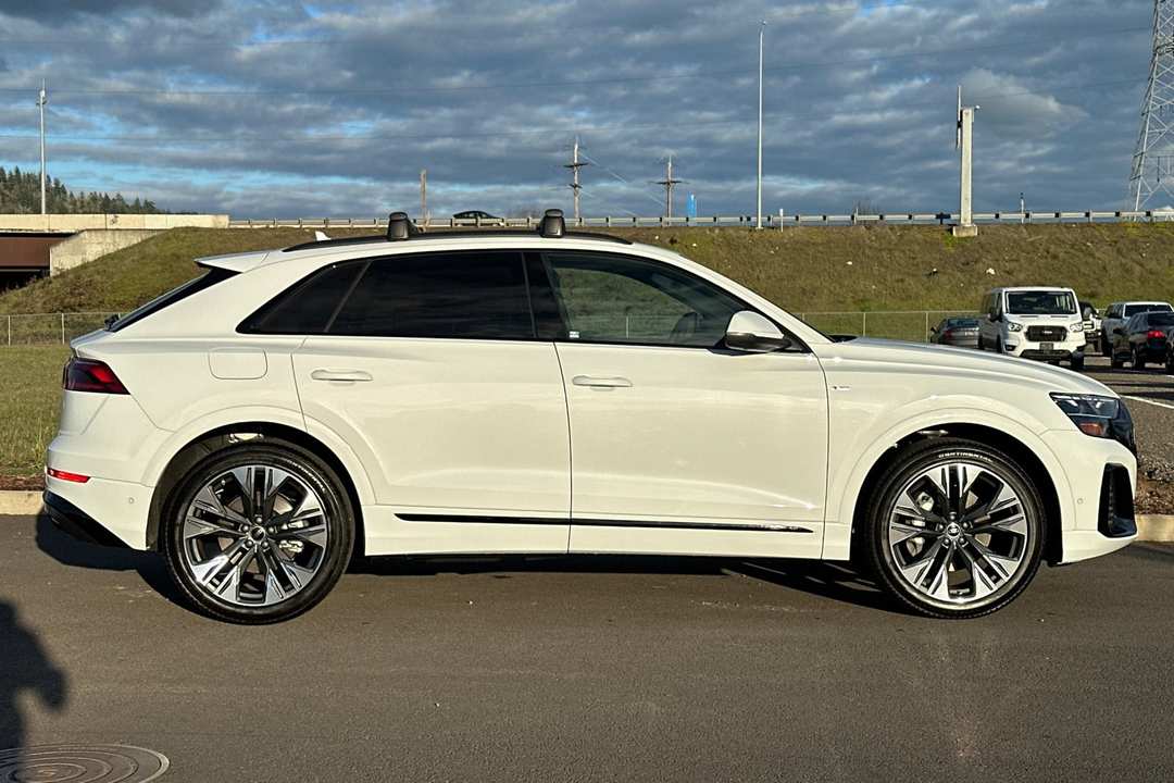 2026 Audi Q8 - Image 2