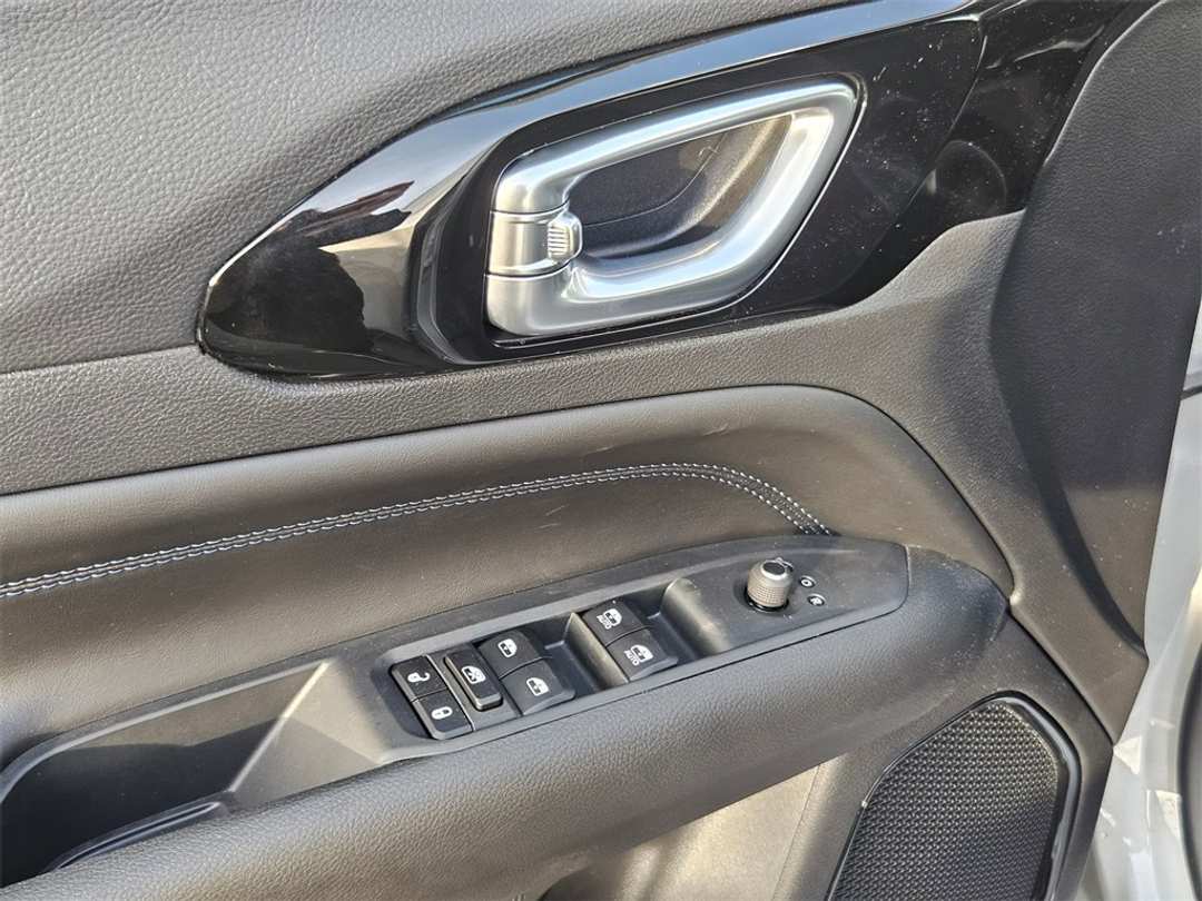 2026 Jeep Compass Latitude - Image 11