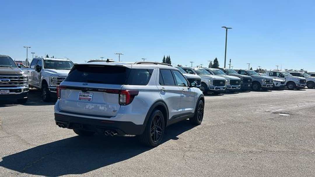 2026 Ford Explorer ST - Image 3