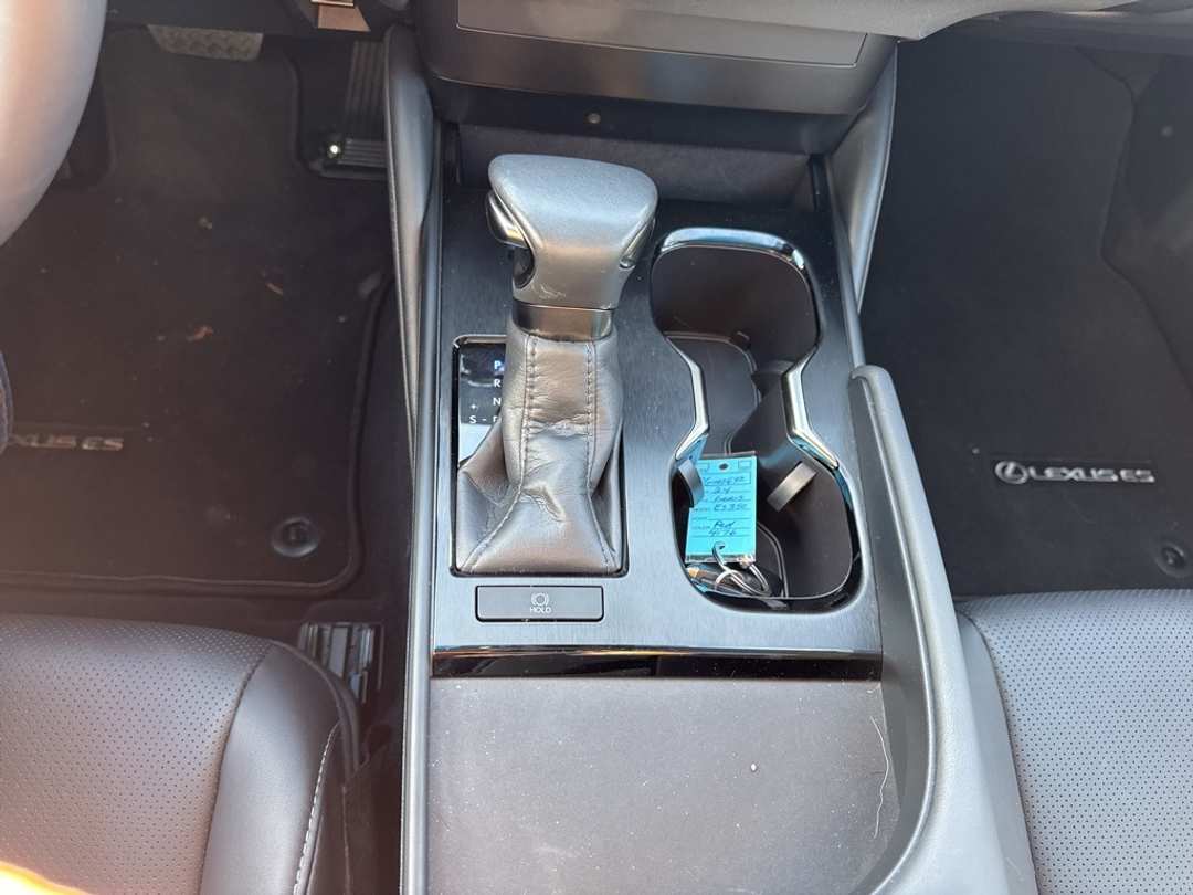 2024 Lexus Es 350 - Image 24