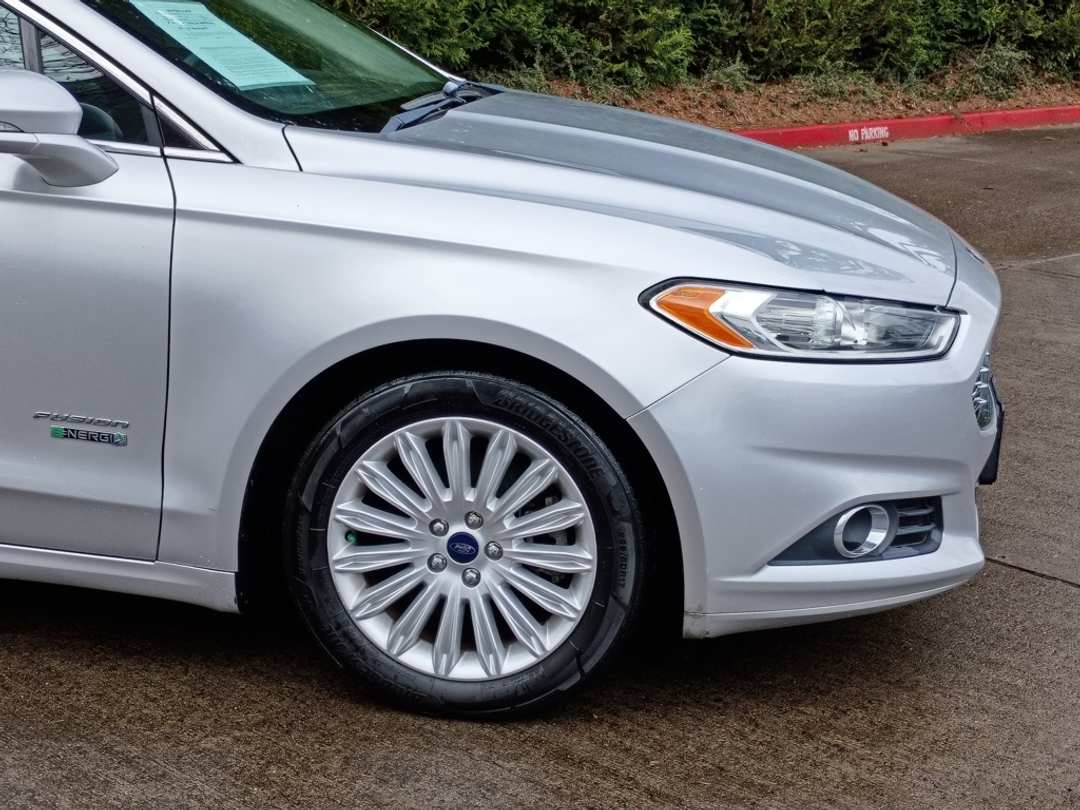 2015 Ford Fusion Energi SE Luxury - Image 2