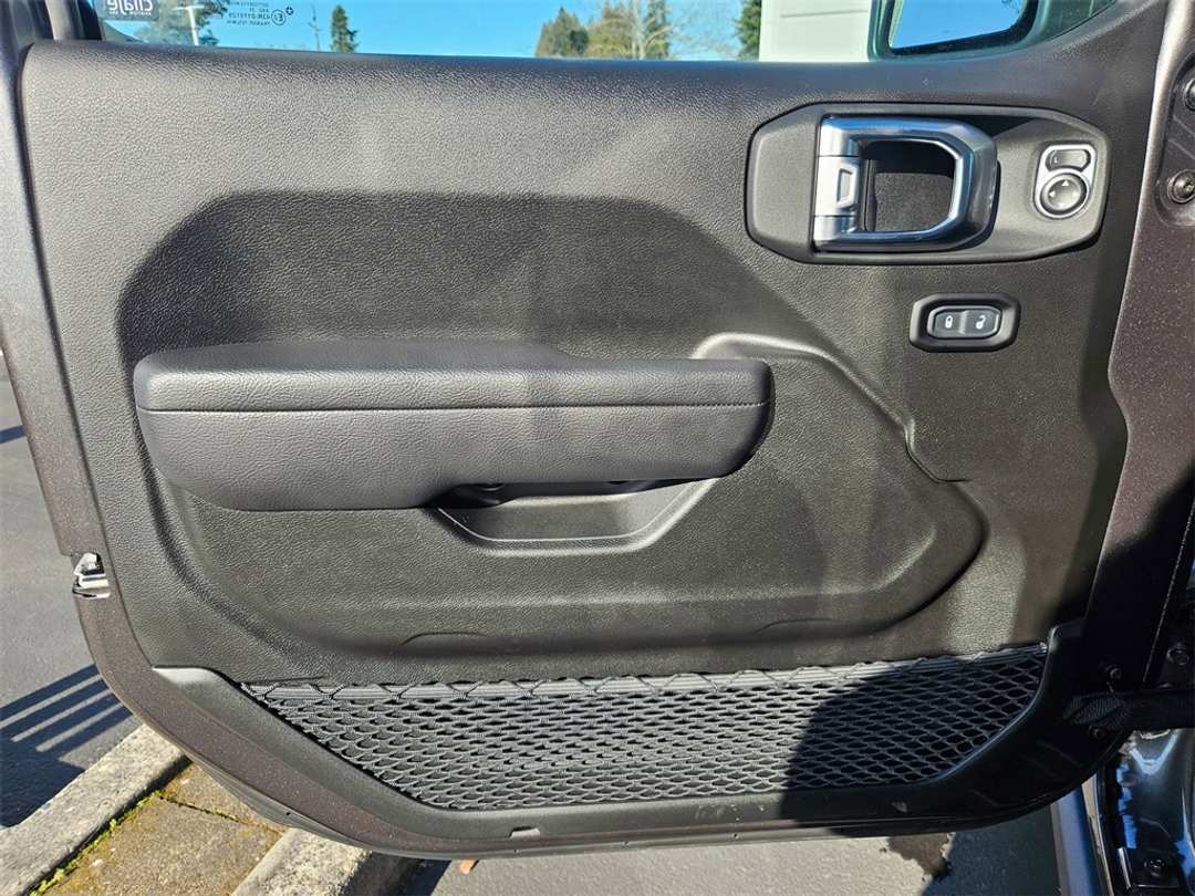 2025 Jeep Gladiator Rubicon - Image 10