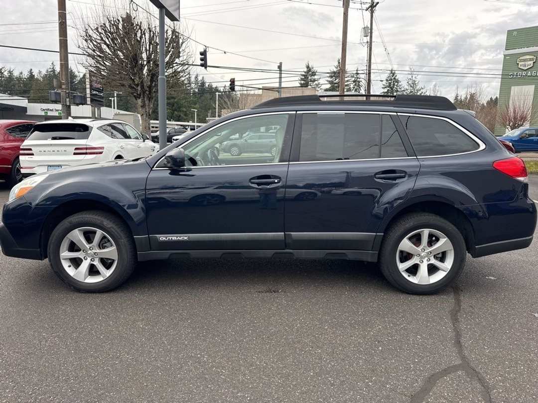 2014 Subaru Outback 3.6R - Image 2
