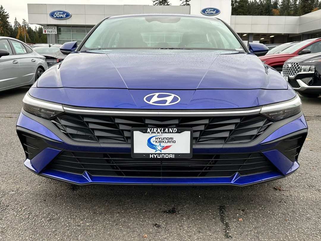 2025 Hyundai Elantra SE - Image 2