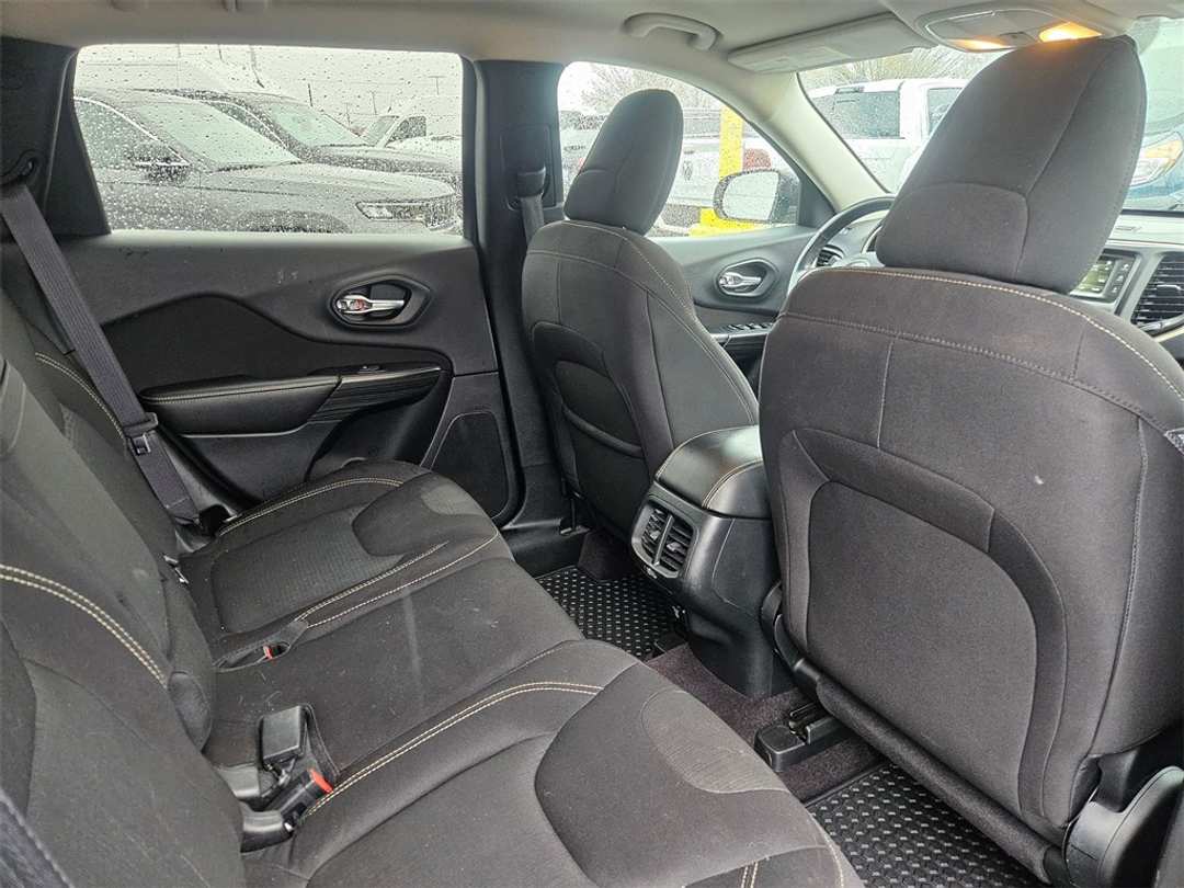 2016 Jeep Cherokee Latitude - Image 33