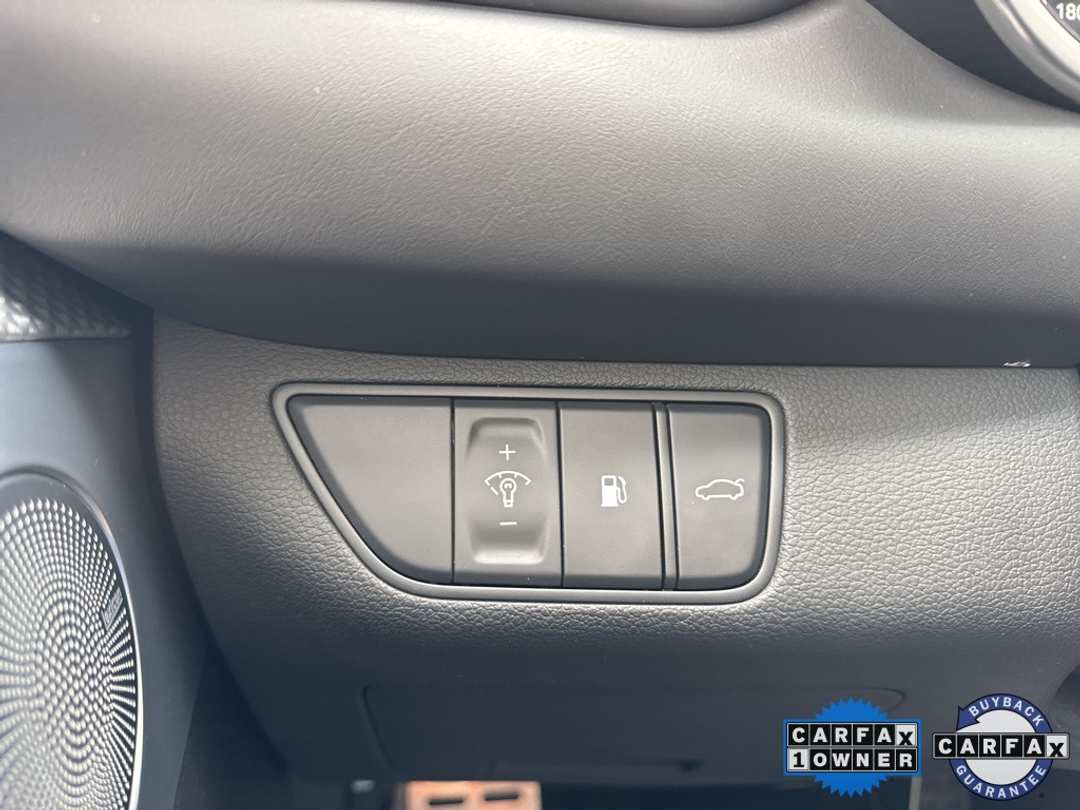 2023 Genesis G70 2.0T - Image 32