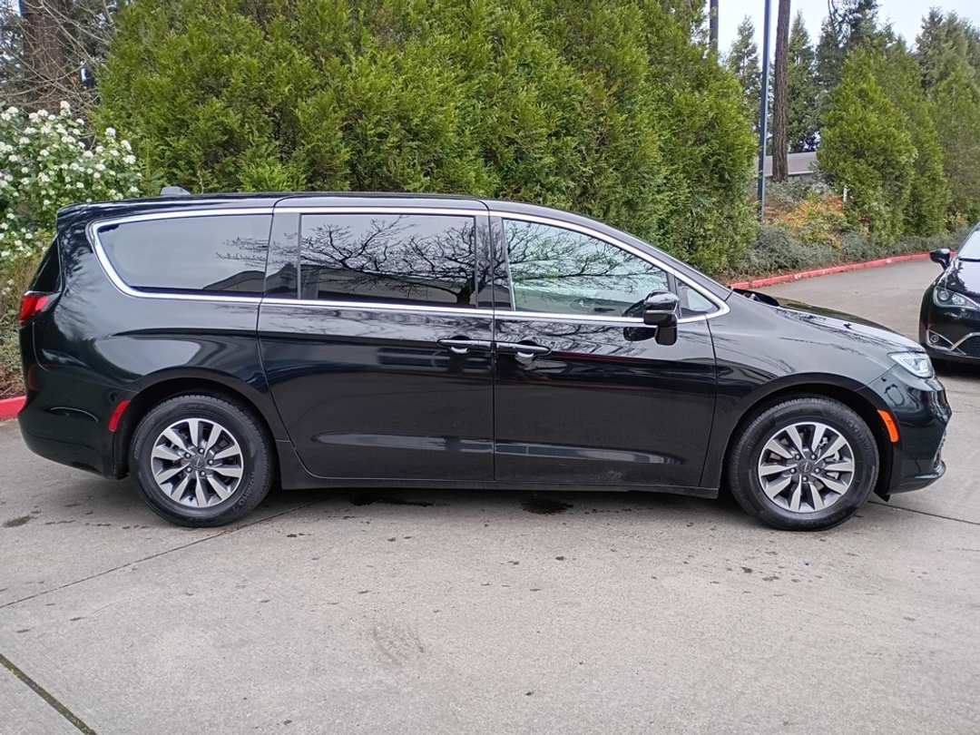 2024 Chrysler Pacifica Select - Image 3