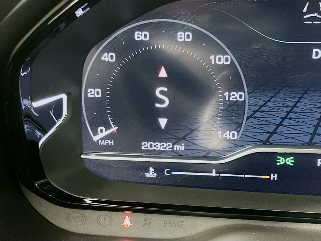 2024 GMC Yukon Denali - Image 13