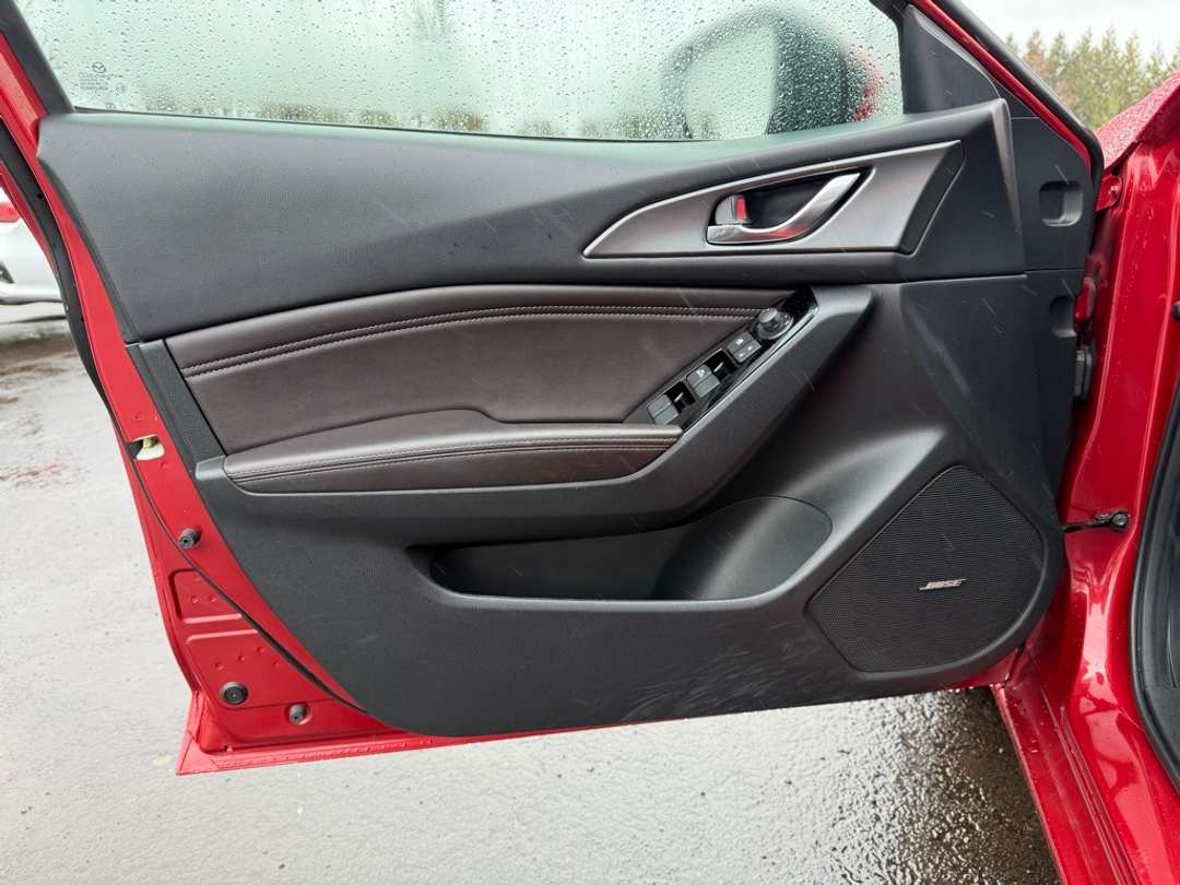 2018 MAZDA Mazda3 Grand Touring - Image 12