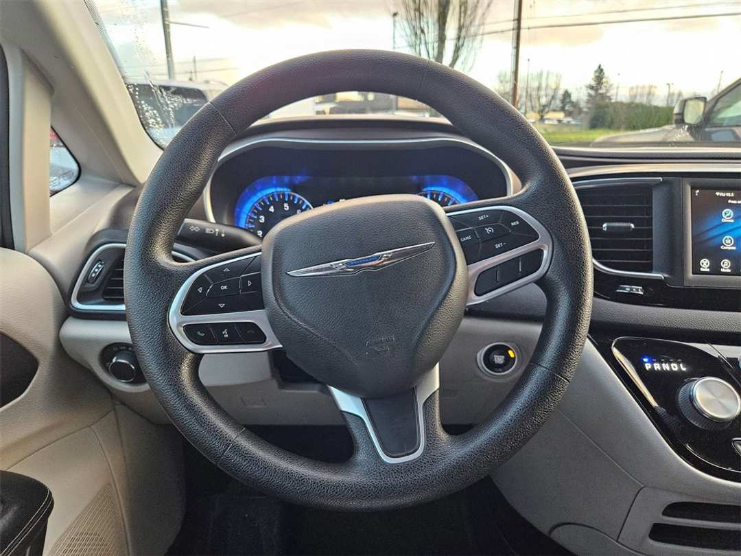2021 Chrysler Voyager L - Image 15