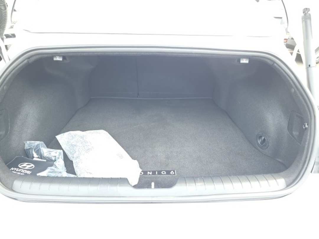 2024 Hyundai Ioniq 6 SE - Image 25