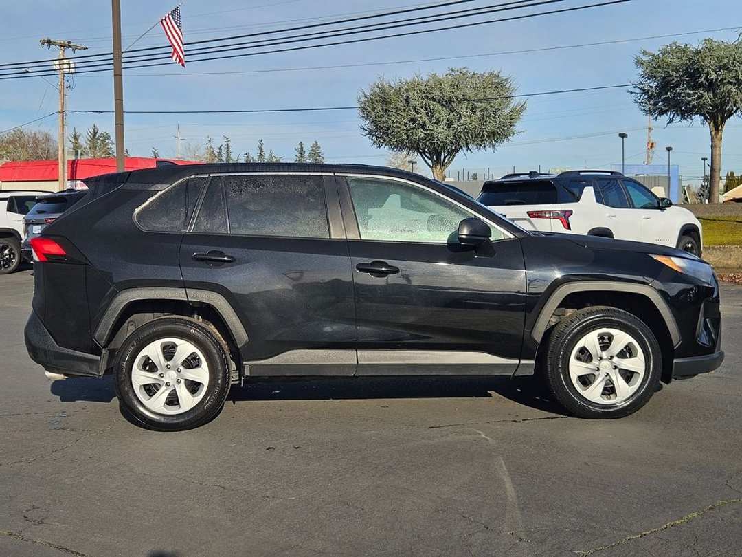 2024 Toyota Rav4 LE - Image 7