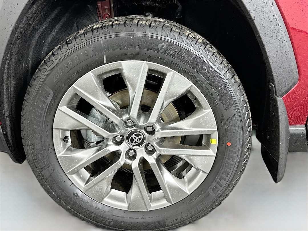 2025 Toyota Rav4 XLE Premium - Image 33