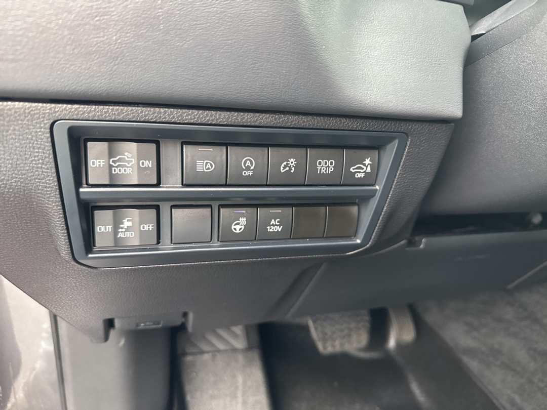 2024 Toyota Tundra Platinum - Image 16