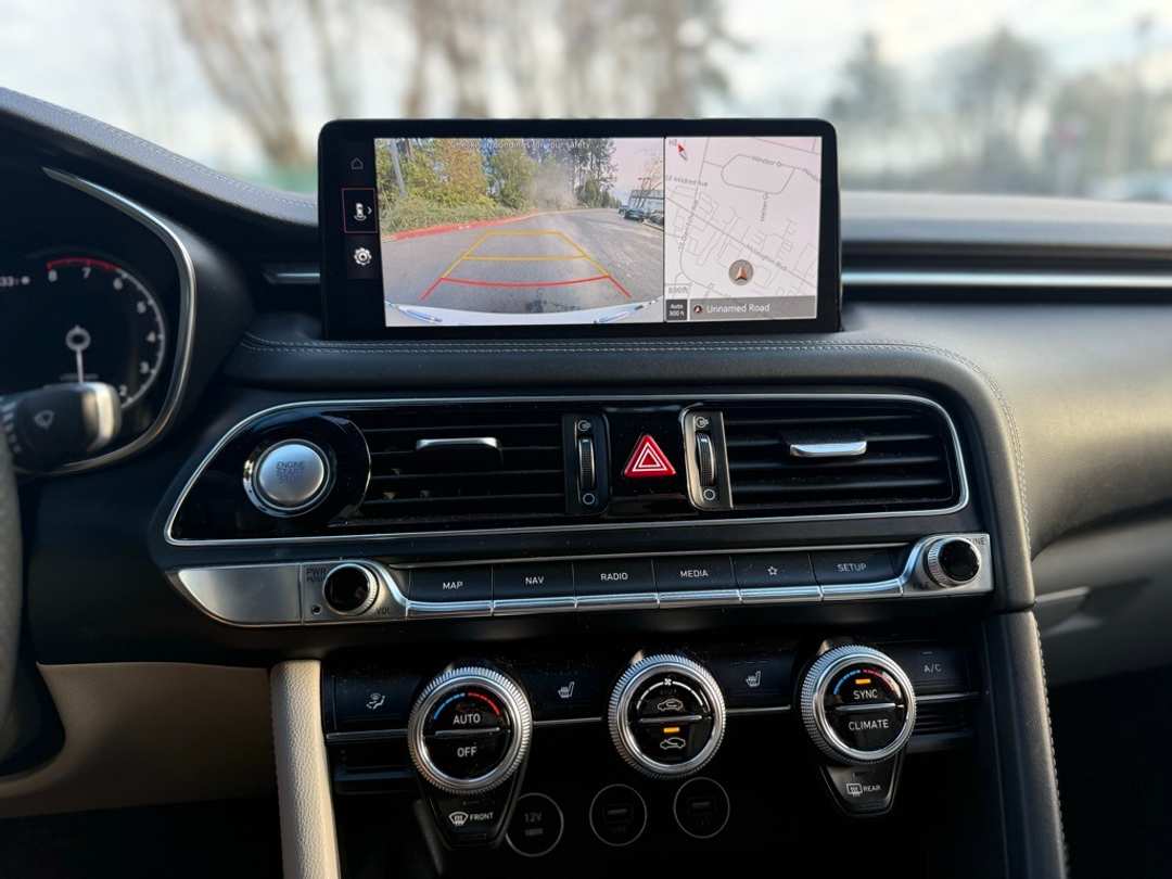 2022 Genesis G70 2.0T - Image 35