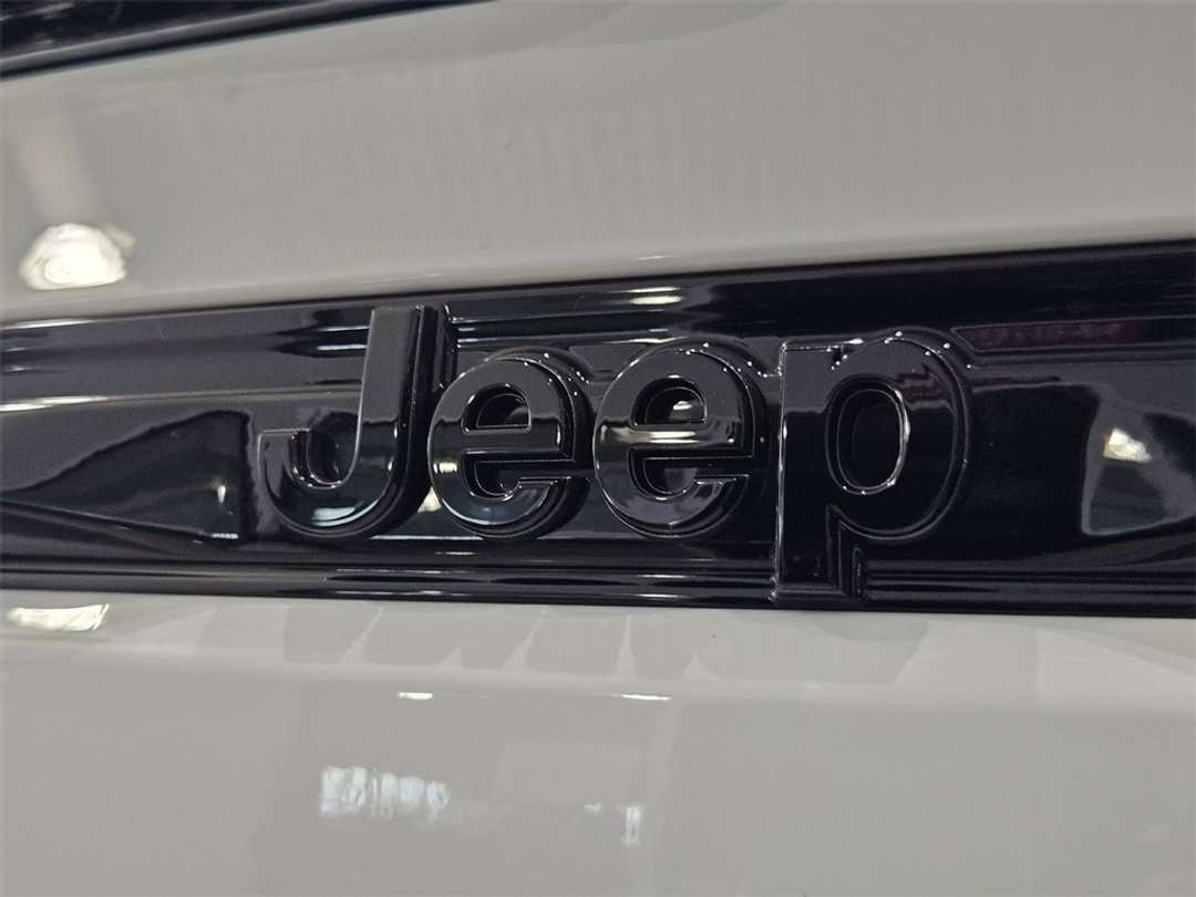 2025 Jeep Grand Cherokee Summit - Image 35