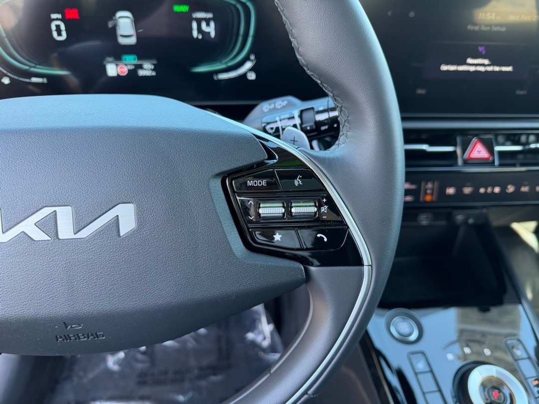 2025 Kia Niro EX - Image 18