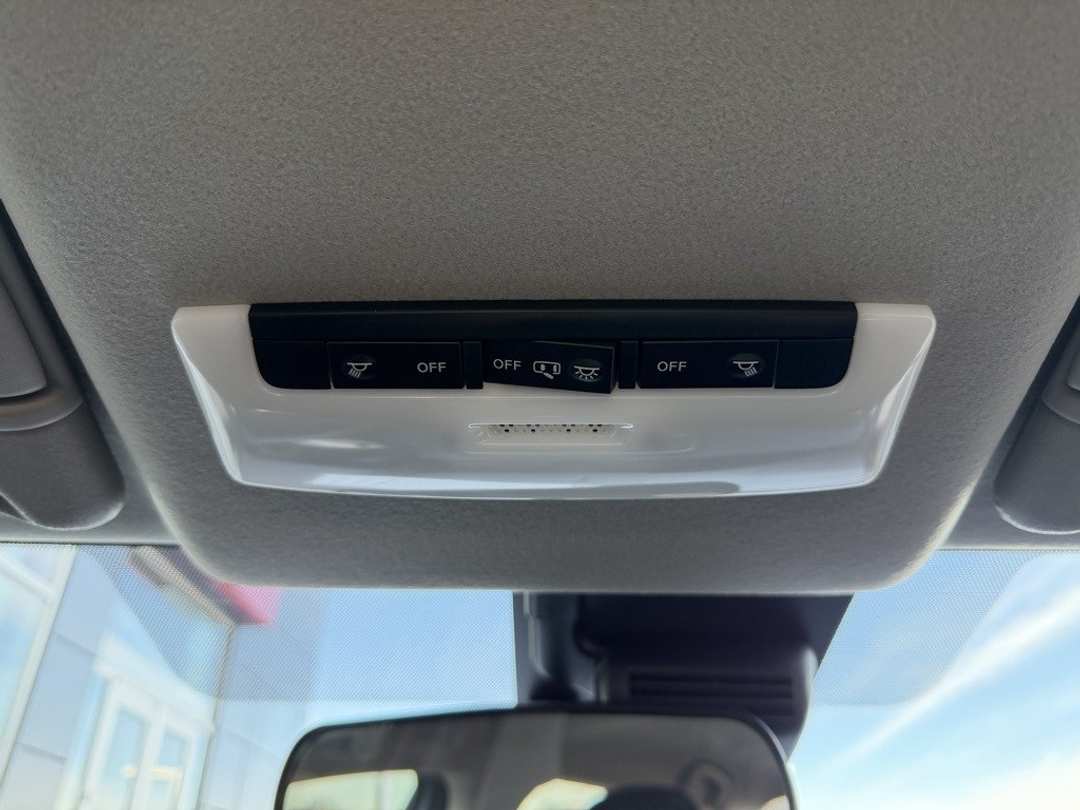 2025 Nissan Versa 1.6 SV - Image 26