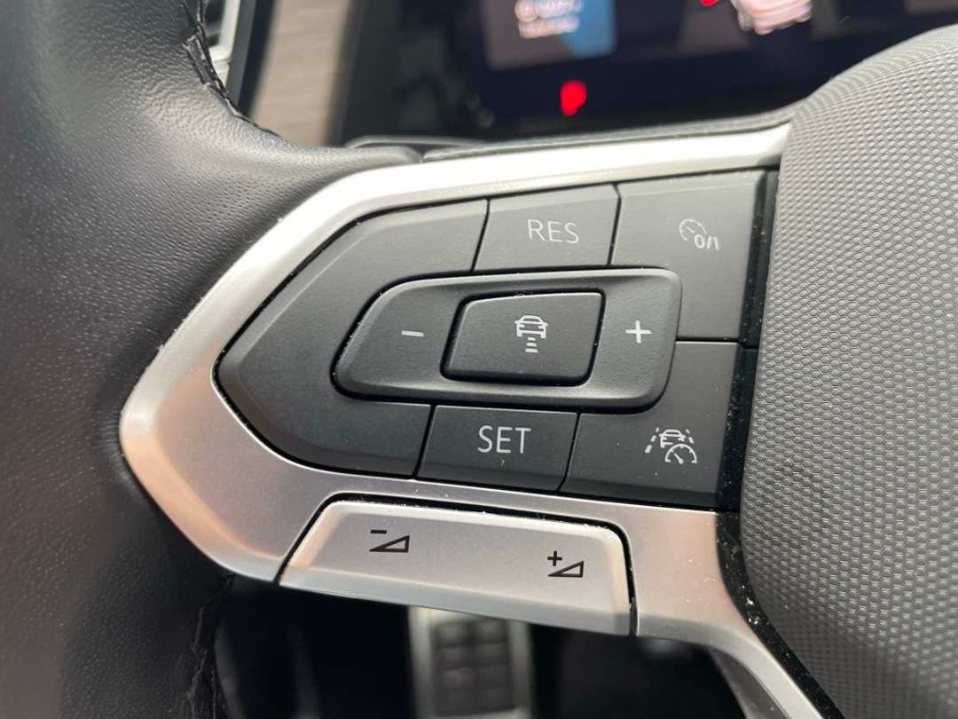 2025 Volkswagen Atlas 2.0T SEL Premium RLine - Image 12