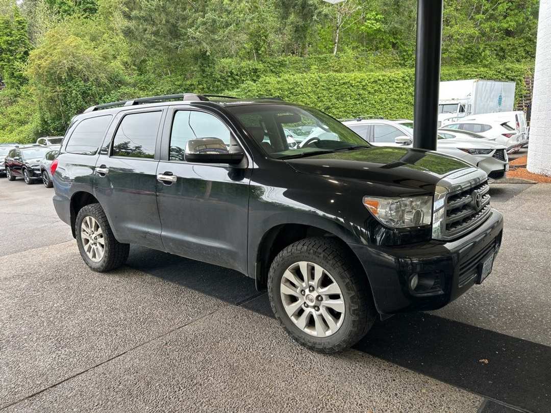 2017 Toyota Sequoia Platinum - Image 2