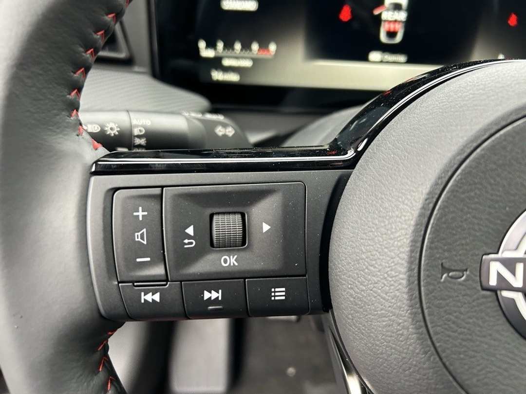 2025 Nissan Kicks SR - Image 13