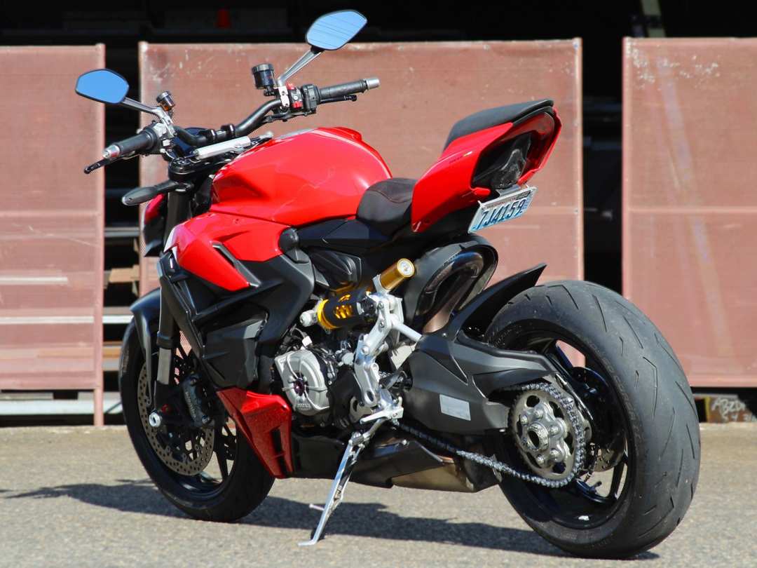 2022 Ducati Streetfighter V2 - Image 2