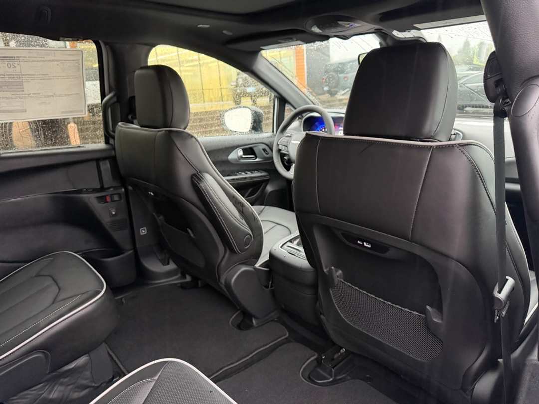 2026 Chrysler Pacifica Limited - Image 31
