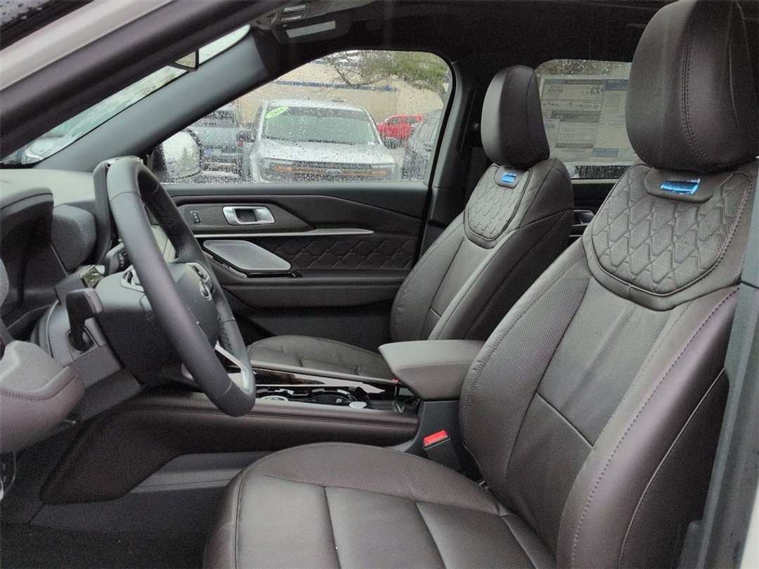 2026 Ford Explorer Platinum - Image 12