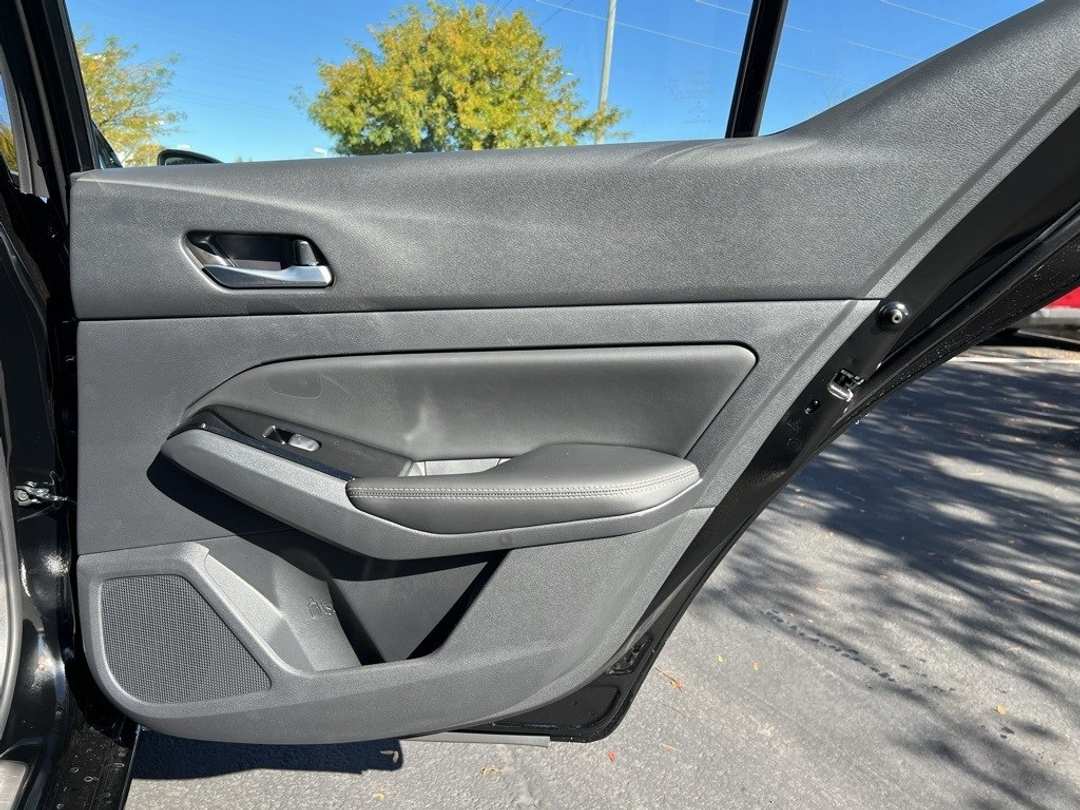 2025 Nissan Altima 2.5 SL - Image 24