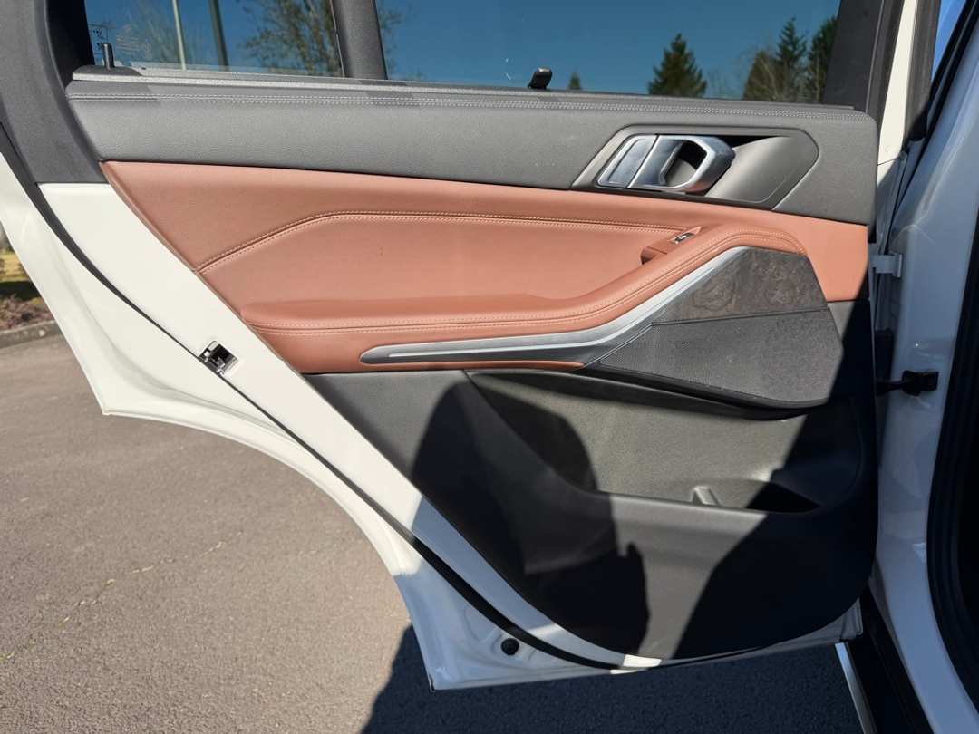 2023 BMW X5 xDrive45e - Image 31