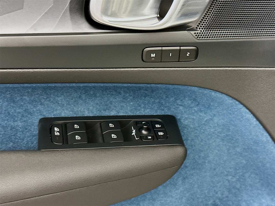 2023 Volvo C40 Recharge Pure Twin Plus - Image 18
