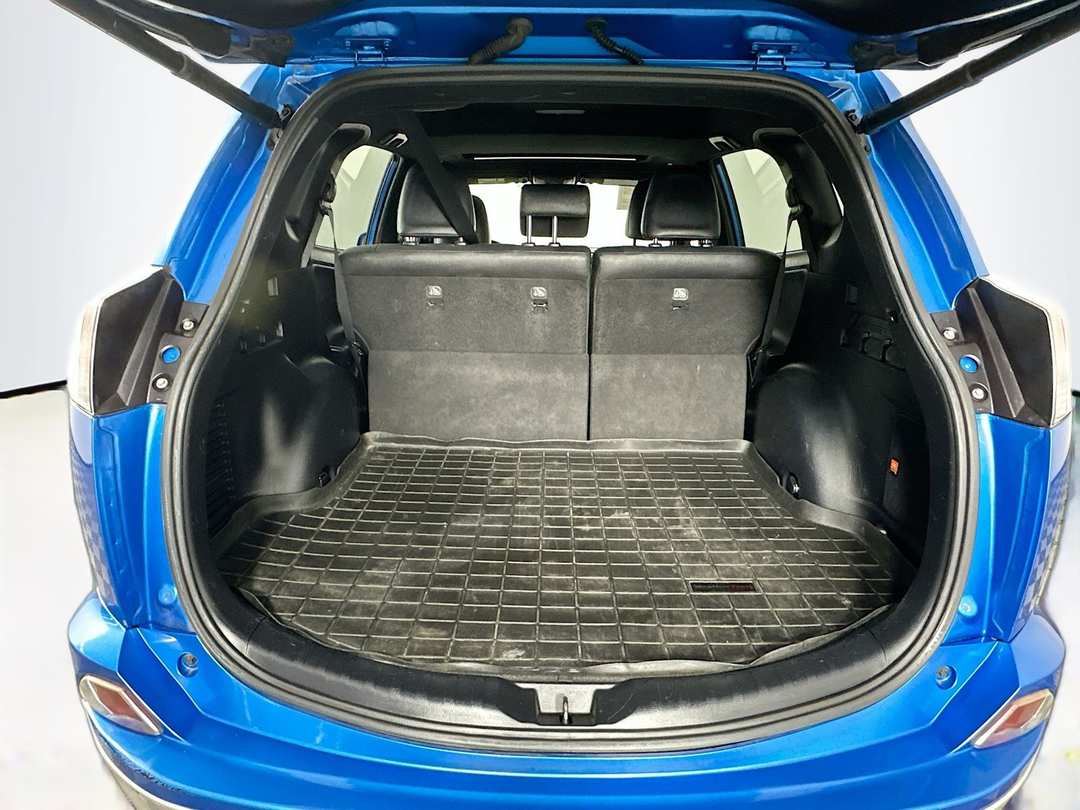 2016 Toyota Rav4 SE - Image 26