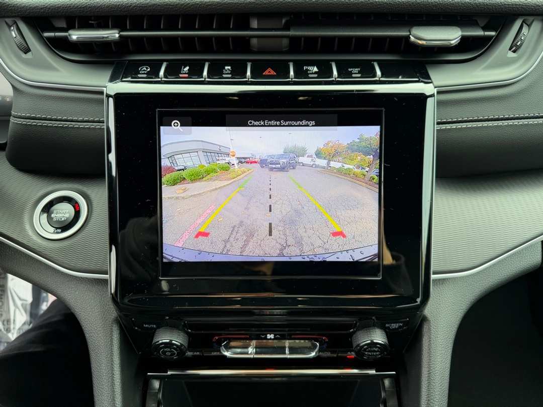 2025 Jeep Grand Cherokee Laredo X - Image 20