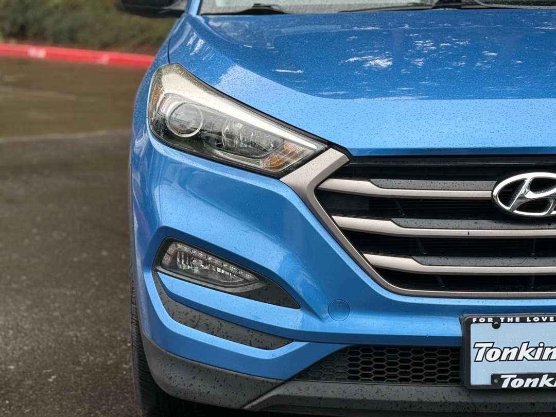 2016 Hyundai Tucson SE - Image 2