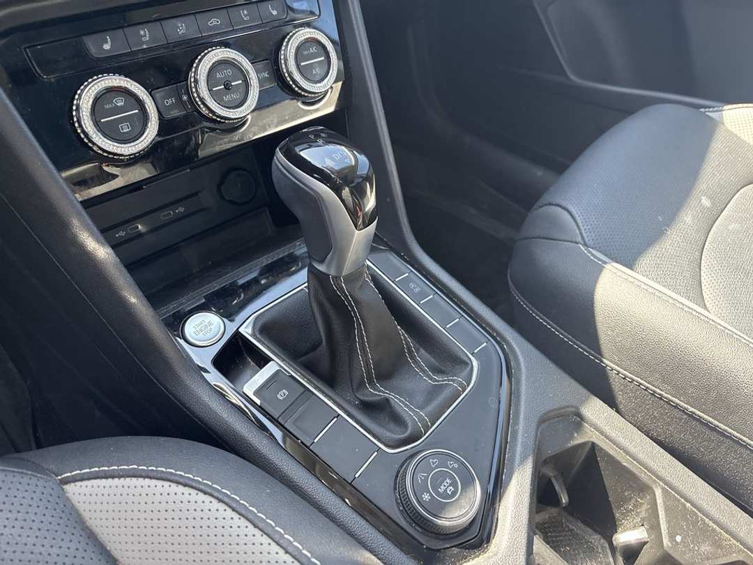 2024 Volkswagen Taos Highline - Image 3