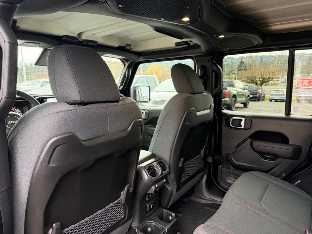 2026 Jeep Wrangler Rubicon - Image 30