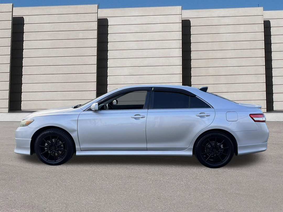 2011 Toyota Camry - Image 2