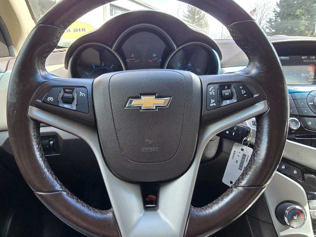 2014 Chevrolet Cruze 2LT - Image 3
