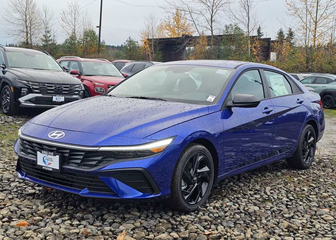 2026 Hyundai Elantra SEL Sport - Image 3