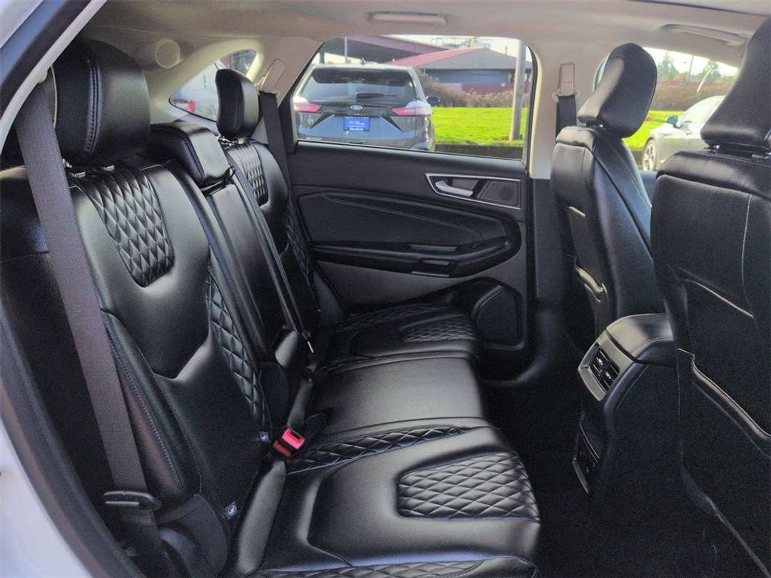 2023 Ford Edge Titanium - Image 29